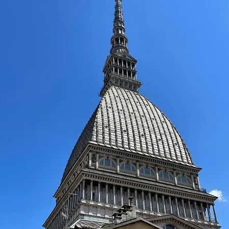 Ai Piedi Della Mole