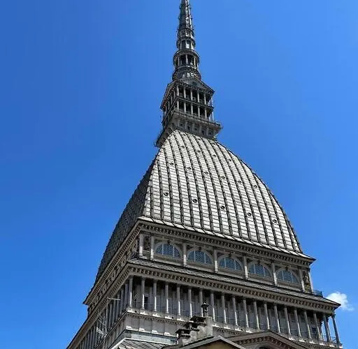 Ai Piedi Della Mole